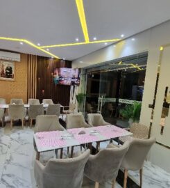 Omega : Café & Restaurant
